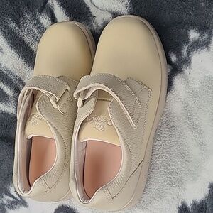 Dr. Comfort Womens size 7.5  XW  leather hook loop closure comfort shoe
